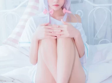 桜桃喵写真全揭秘:JK制服、收费图包与未熟系列的魅力风暴