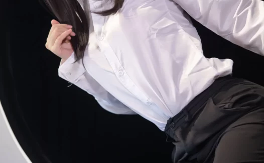 疯猫ss全图网新鲜看点:海景阳台与少女衣橱的不同视角