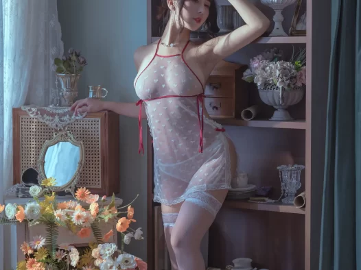 云溪溪奶桃医护图与双人古风写真全收录,猫九酱独家深度解析